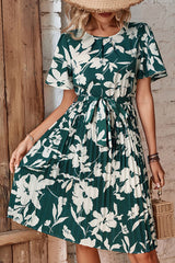 Robe plissée à col rond et ceinture nouée à fleurs