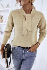 Strickpullover mit überschnittenen Schultern und Schaldetail