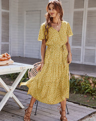 Robe midi fendue à manches courtes et à fleurs