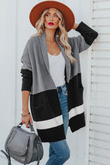 Grauer, langer Cardigan mit Farbblockdesign und offener Vorderseite und Taschen