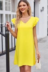 Robe à volants, col en V et manches flottantes