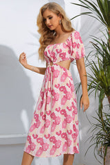 Robe à fleurs découpées, col carré, manches bouffantes