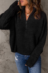 Rippstrickpullover mit halbem Reißverschluss und überschnittenen Schultern