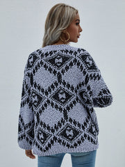 Grobstrickpullover mit geometrischem Print