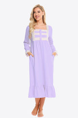 Nachthemd mit kontrastierendem Spitzenbesatz, Rüschensaum und quadratischem Ausschnitt