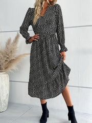 Robe mi-longue imprimée à manches volantées et col en V