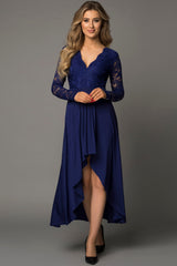 Robe en dentelle à col en V asymétrique