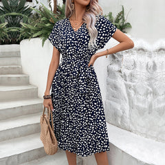 Robe trapèze imprimée à taille nouée
