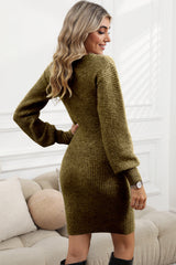 Robe pull moulante verte à col en V et manches bouffantes