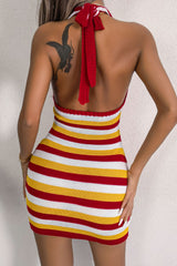Gestreiftes Neckholder-Minikleid aus rückenfreiem Strick
