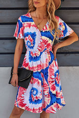 Robe imprimée à col surplis et manches flottantes, longueur genou