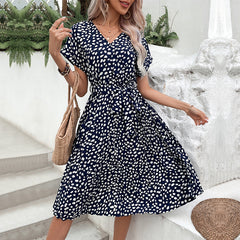 Robe trapèze imprimée à taille nouée