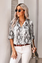 Oberteil mit Knopfleiste und Taschen im Animalprint