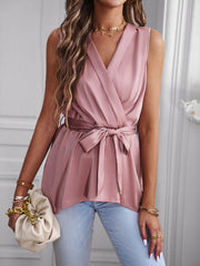Ärmelloses Top mit Bindegürtel und Überkragen