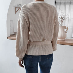 Rippenstrick-Wickelpullover mit Laternenärmeln