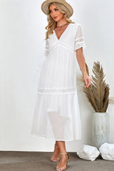 Robe mi-longue à pois et col en V à manches courtes