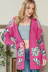 Rosarote Strickjacke mit offener Vorderseite und Animalprint