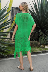Robe en tricot à col en V, manches courtes et ourlet à franges