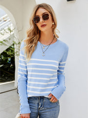 Haut en tricot à boutons décoratifs rayés