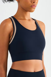 Racerback-Sport-BH mit Kontrastdetails