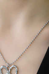 Halskette mit Herzanhänger und eingelegtem Strass