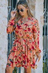 Langärmliges Lagenkleid mit Blumenmuster und Schleife am Hals