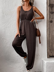 Ärmelloser Jumpsuit mit dekorativen Knöpfen und U-Ausschnitt