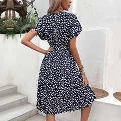 Robe trapèze imprimée à taille nouée