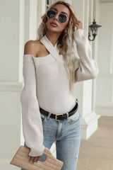 Neckholder-Pullover mit Cold-Shoulder-Rippstrick