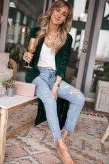 Elegante lange Strickjacke aus grünem Samt mit offener Vorderseite und Taschen