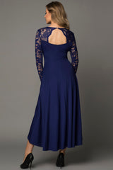 Robe en dentelle à col en V asymétrique