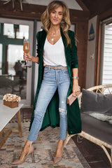 Elegante lange Strickjacke aus grünem Samt mit offener Vorderseite und Taschen
