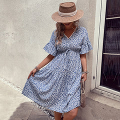 Robe à col en V et manches à volants fleuris