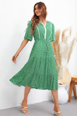 Robe imprimée à taille avec cordon de serrage et col cranté