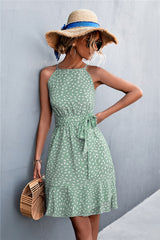 Robe imprimée sans manches à volants et taille nouée