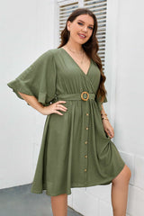 Robe grande taille à col surplis et manches mi-longues