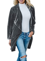 Lässiger Damen Trenchcoat aus goldenem Samt mit großem Revers in mittlerer Länge