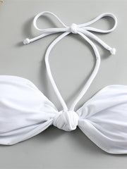 Femininer Neckholder-Stringbikini mit Knoten