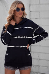 Gestreifter Hoodie mit überschnittenen Schultern und Kängurutasche