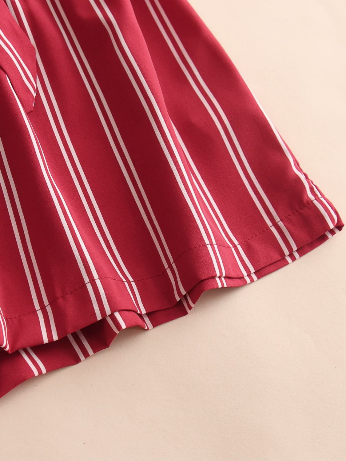 Gestreifte Shorts mit Bindegürtel