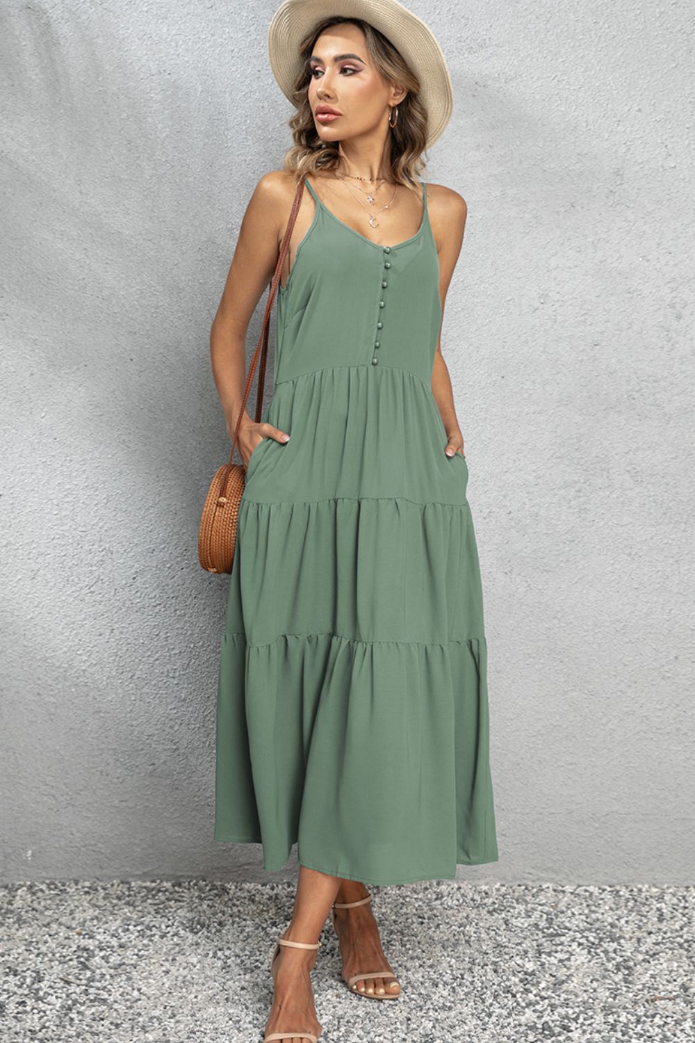Robe mi-longue sans manches à col en V et bretelles spaghetti