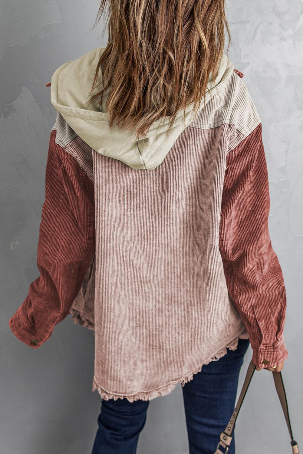 Veste-chemise à capuche en velours côtelé avec boutons-pression sur le devant
