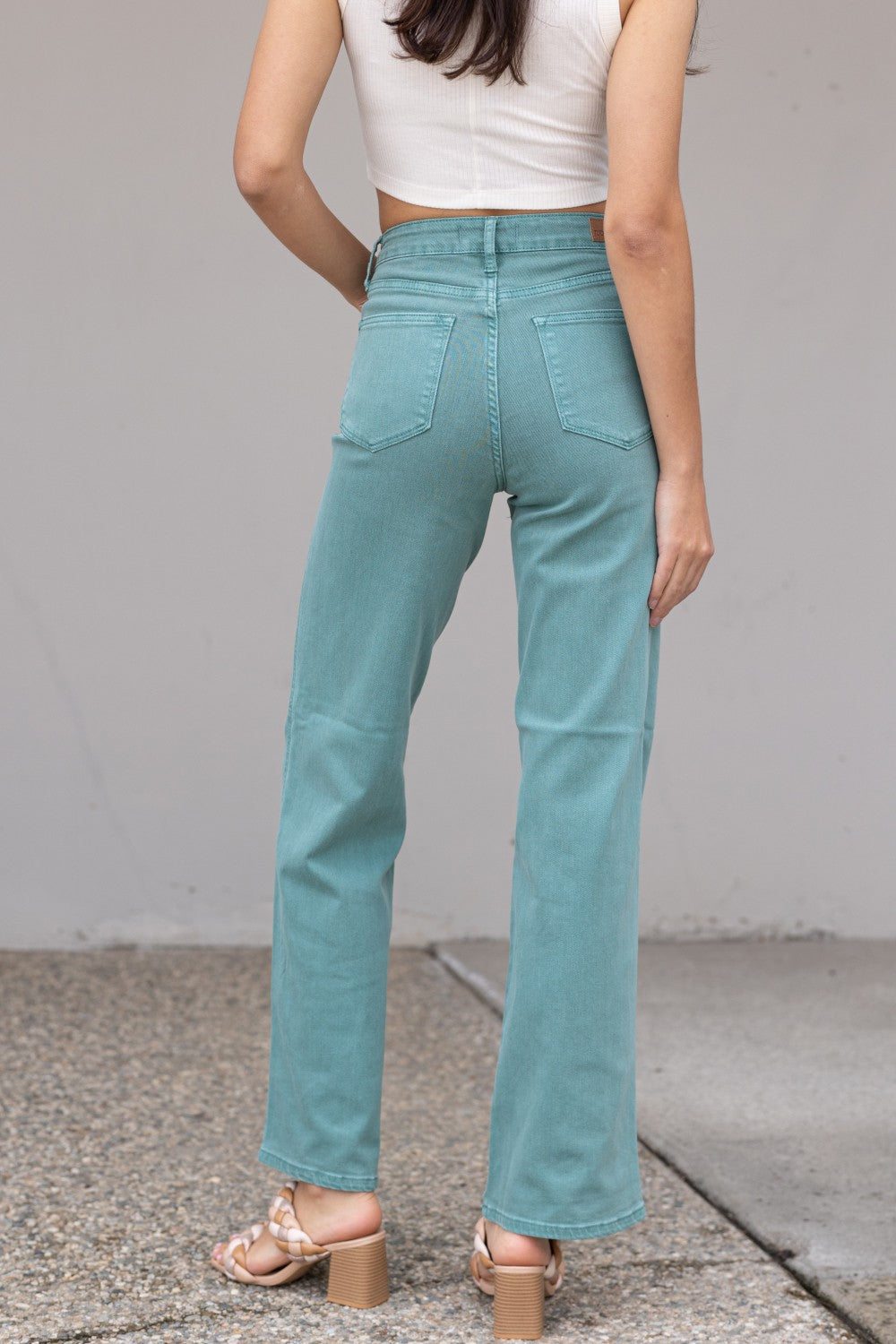 Jean Judy Blue à jambes droites et poches pleine grandeur