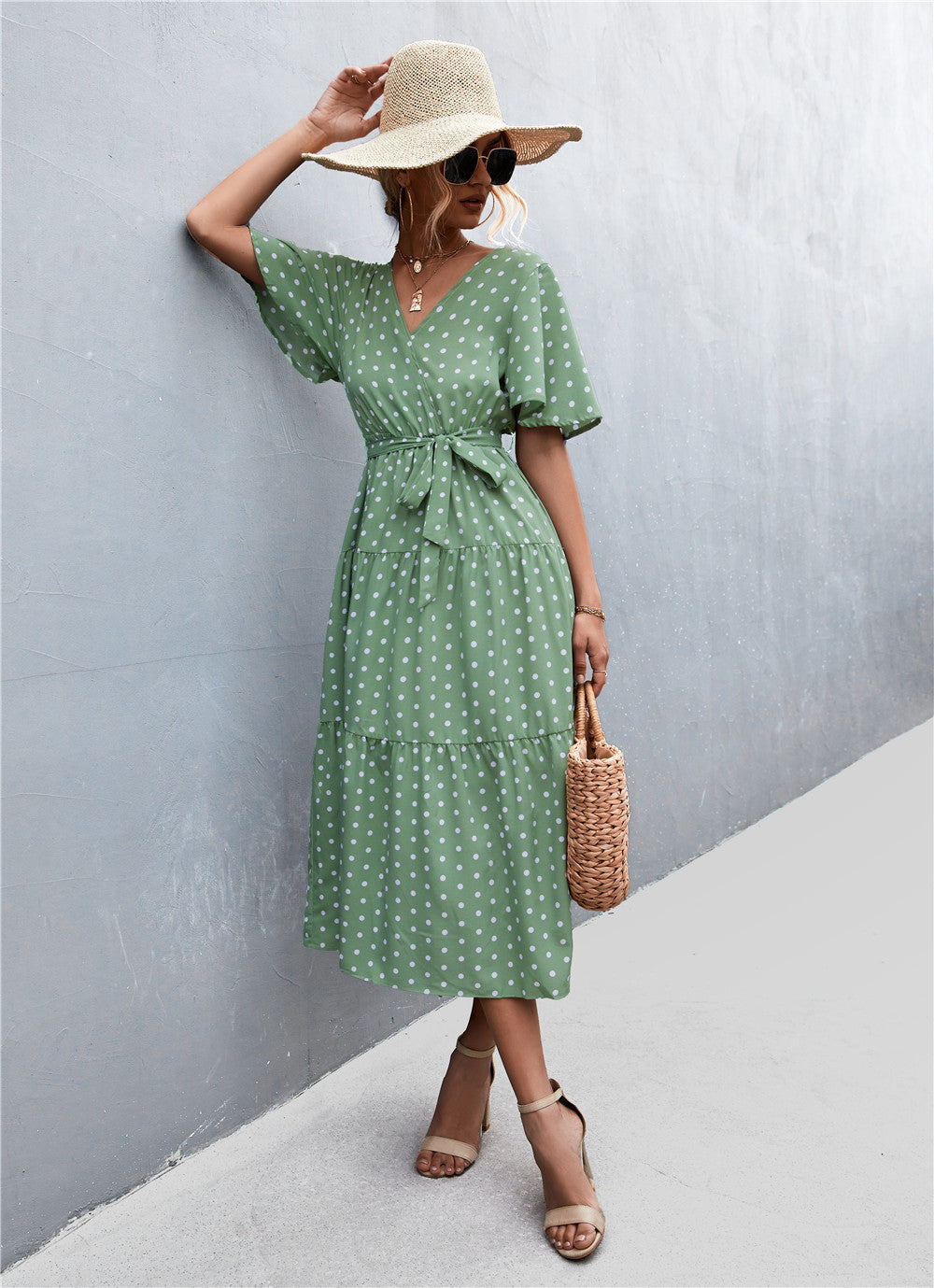 Robe imprimée à col en V et manches flottantes avec ceinture