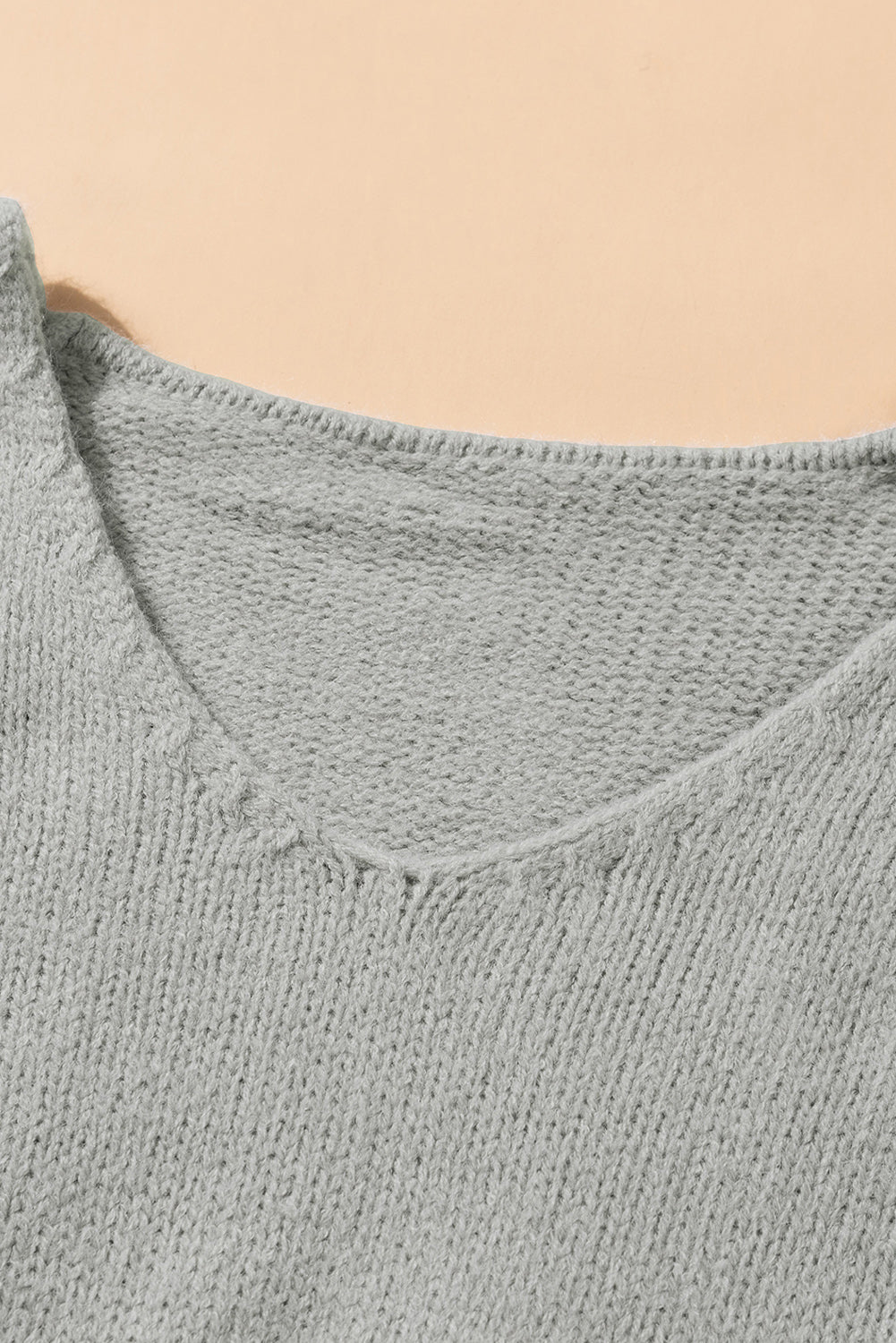 Robe en tricot à manches en dentelle et col en V