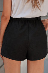 Shorts mit Paperbag-Taille und Gürteltasche