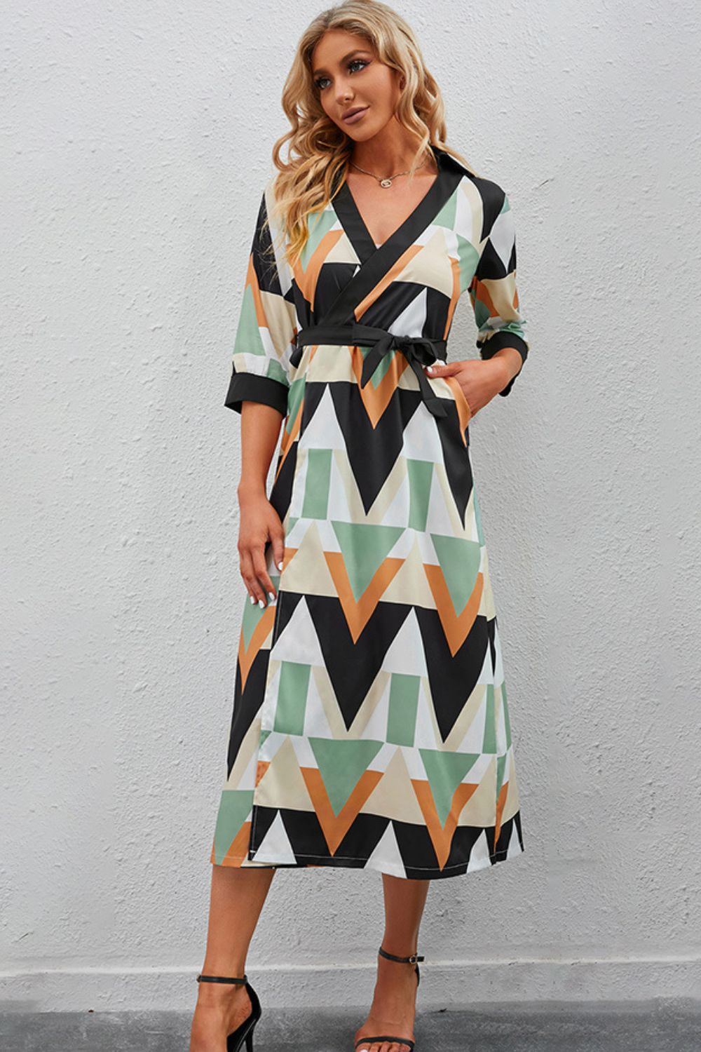 Robe midi imprimée à manches trois-quarts et nouée