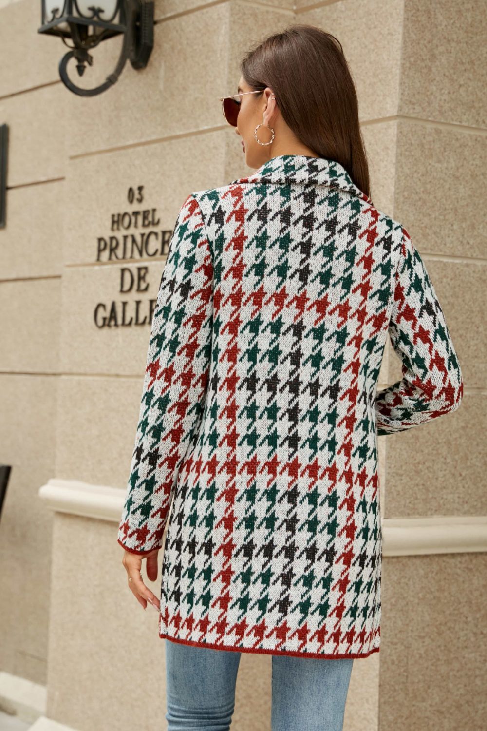 Bedruckte Strickjacke mit offenem Reverskragen vorne und Taschen