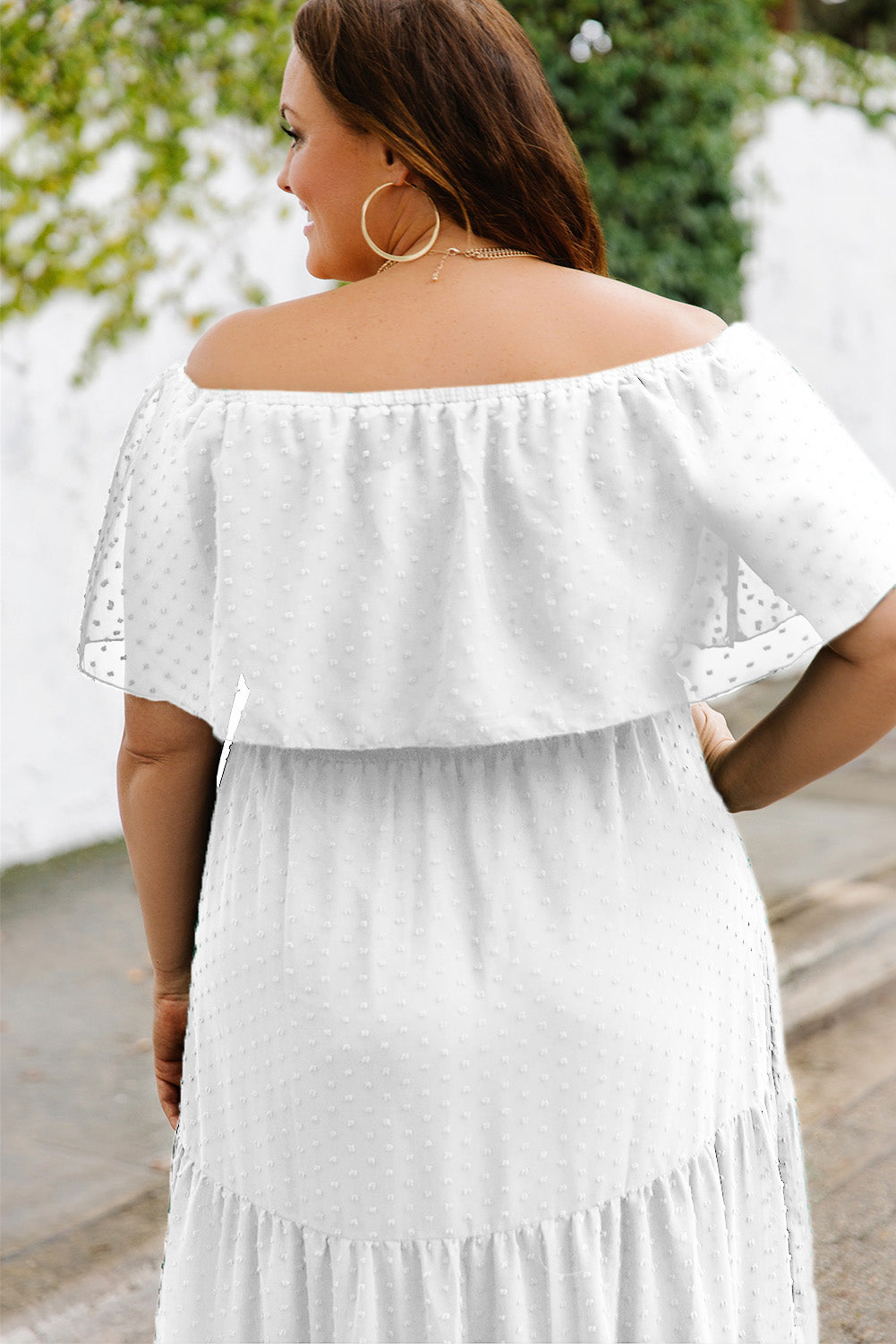 Robe à volants et épaules dénudées à pois grande taille
