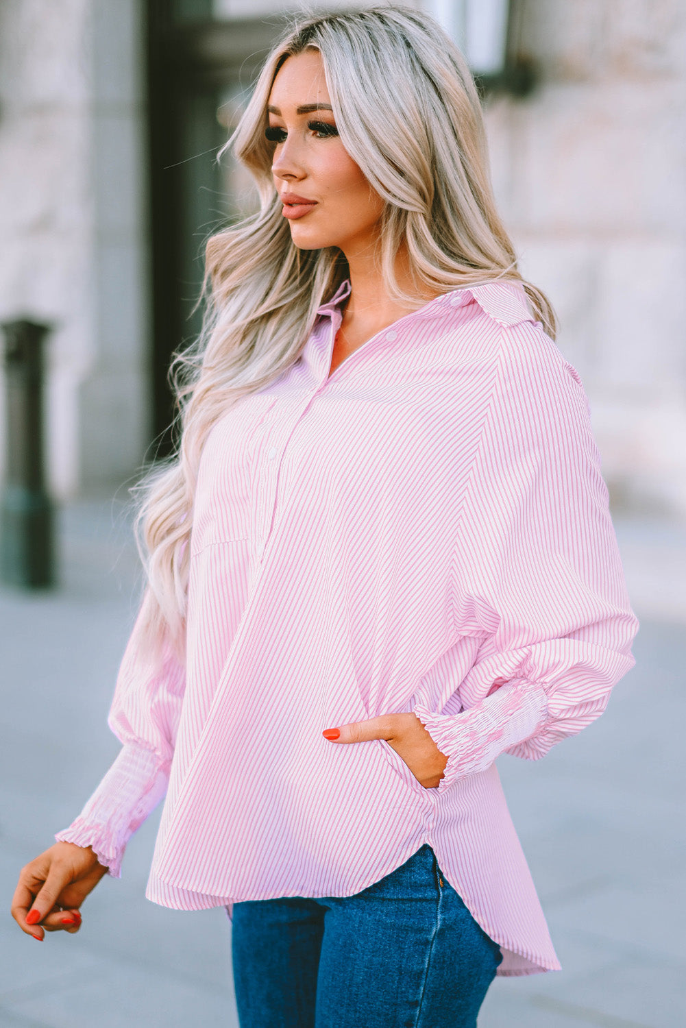 Chemise rayée à smocks et boutons sur le devant